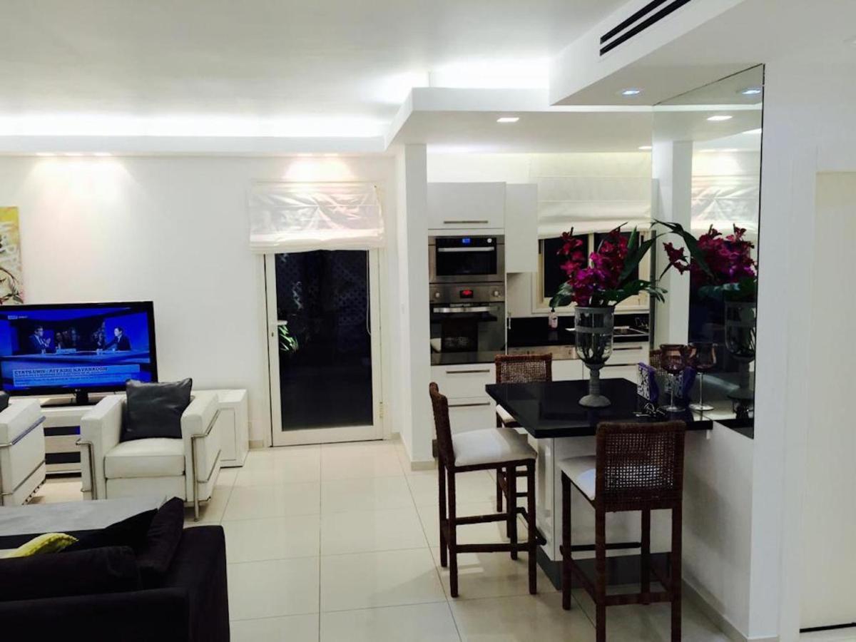 Regency Residence With Pool - Next The Beach Herzliya Экстерьер фото